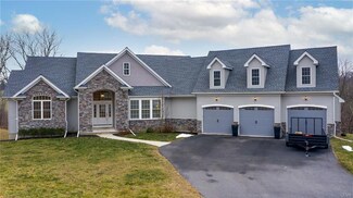 6752 Ryan Ct, Orefield, PA 18069