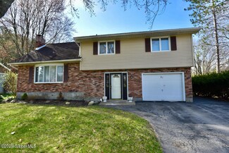 21 Roslyn Dr, Ballston Lake, NY 12019