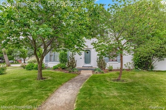 2205 Glenwood St, Trenton, MI 48183
