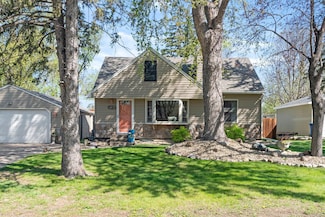 1832 Cedar Dr, New Brighton, MN 55112