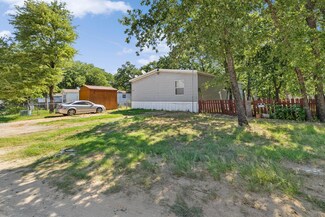 1608 Coral Rd, Azle, TX 76020