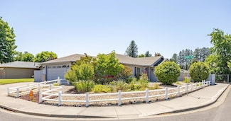 1401 Diamond St, Medford, OR 97501