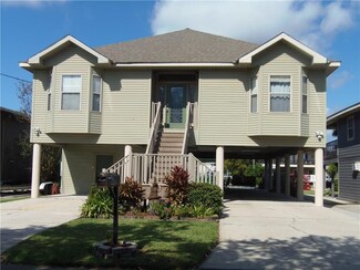 4920 Arthur Ln, Barataria, LA 70036