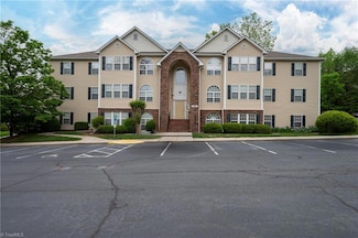 2011 Salem Bluff Dr Unit 2011, Winston Salem, NC 27127
