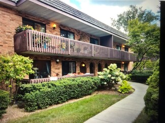 8200 Woodglen Ln Unit 203, Downers Grove, IL 60516
