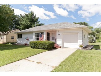 3840 Lennox Ave NE, Cedar Rapids, IA 52402