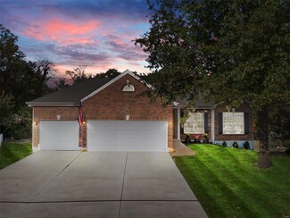 400 Terry Dr, Columbia, IL 62236