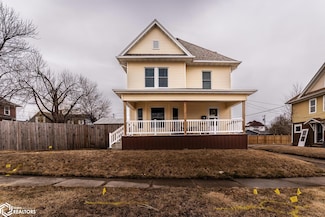 706 W State St, Marshalltown, IA 50158