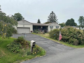 1709 Edgewood Dr, Oak Hill, WV 25901