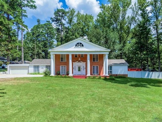 1001 W Pinecrest Dr, Marshall, TX 75670