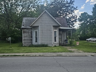 926 Division St, Charleston, IL 61920