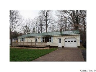 15 Larned Rd, Pennellville, NY 13132