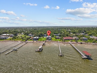 421 2nd St, San Leon, TX 77539