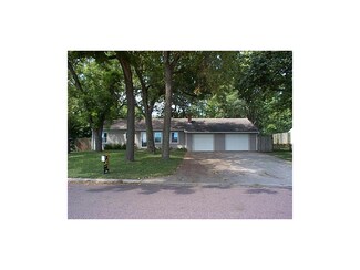7628 Floyd St, Overland Park, KS 66204