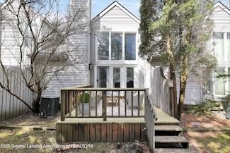 4003 Norfolk Ct, Lansing, MI 48910