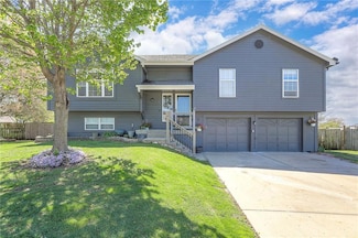 616 Laredo Ct, Raymore, MO 64083