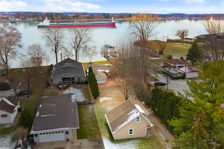 8401 River Rd, Cottrellville, MI 48039