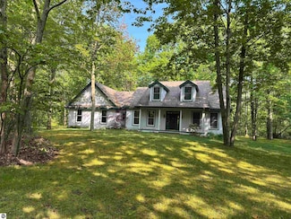5867 Huron Woods Dr, Tawas City, MI 48763