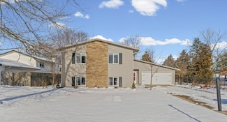 702 Devonshire Dr, Champaign, IL 61820