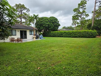 435 Pine Villa Dr, Lake Worth, FL 33462