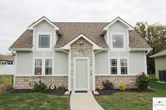 2803 Matthew Dr, Sedalia, MO 65301