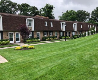 100 Villa D'Est Dr Unit E-15, Coram, NY 11727
