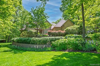 3587 Woodridge Dr, Howell, MI 48843