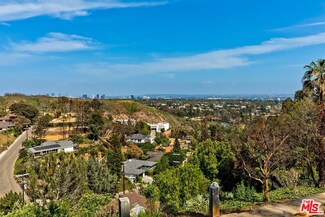 1424 Chautauqua Blvd, Pacific Palisades, CA 90272