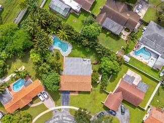 5200 SW 3rd St, Plantation, FL 33317