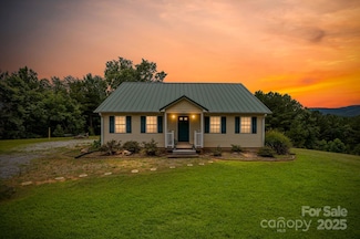 303 Ridgeview Dr, Mill Spring, NC 28756