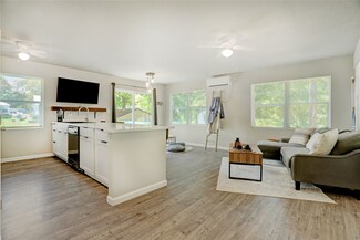261 Commodore Dr, Livingston, TX 77351