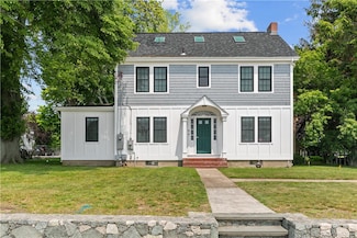 94 E Main Rd, Middletown, RI 02842