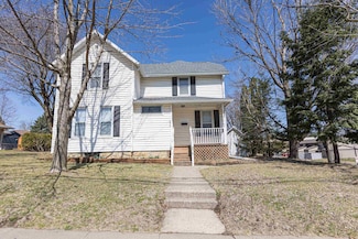 690 E Mineral St, Platteville, WI 53818
