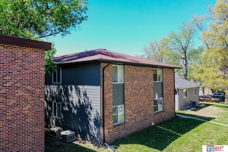4915 Walker Ave, Lincoln, NE 68504