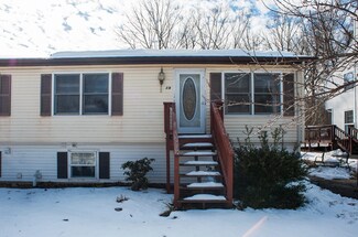 19 Dixfield St, Worcester, MA 01606