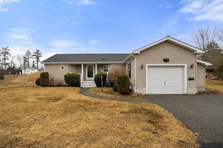 3008 Pheasant Ln, Middleborough, MA 02346