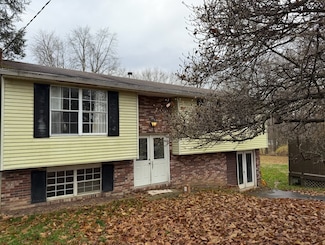 3366 Frew Mill Rd, New Castle, PA 16101