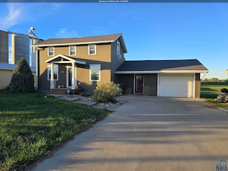 209 E Main St, Hinton, IA 51024