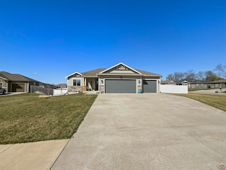 2511 SE Neptune Ct, Topeka, KS 66605