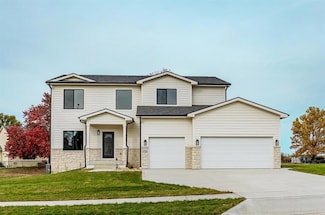 4726 Hillsdale Dr, Urbandale, IA 50322