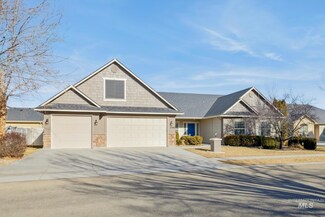 2128 W Cross Creek Dr, Nampa, ID 83686