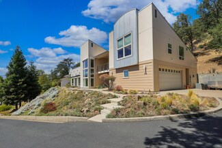 2488 Snow Ln, Redding, CA 96003