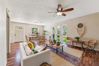 508 Williamsburg Cir, Friendswood, TX 77546