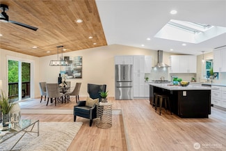 15930 SE 43rd St, Bellevue, WA 98006