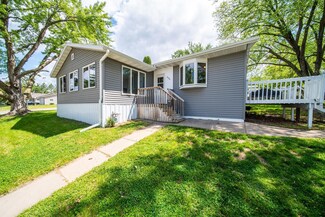 306 Hiawatha Dr E, Wabasha, MN 55981