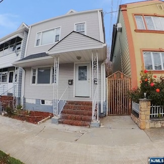 15 Somerset St, Garfield, NJ 07026