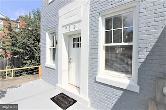 729 Roxboro Place NW, Washington, DC 20011
