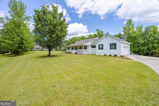 1271 Forsyth Landing Dr, Forsyth, GA 31029