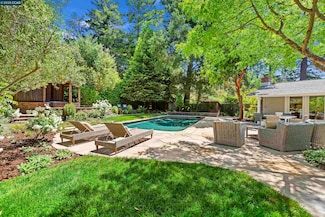 51 Ivy Dr, Orinda, CA 94563