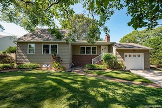 11 Oceanside Dr, Sound Beach, NY 11789